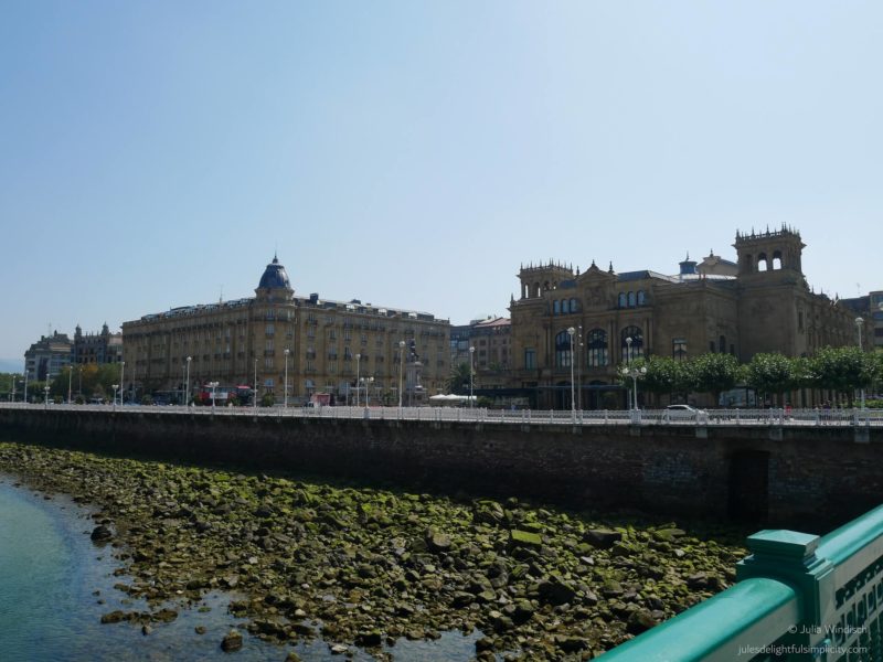 Fluss Urumea bei Ebbe